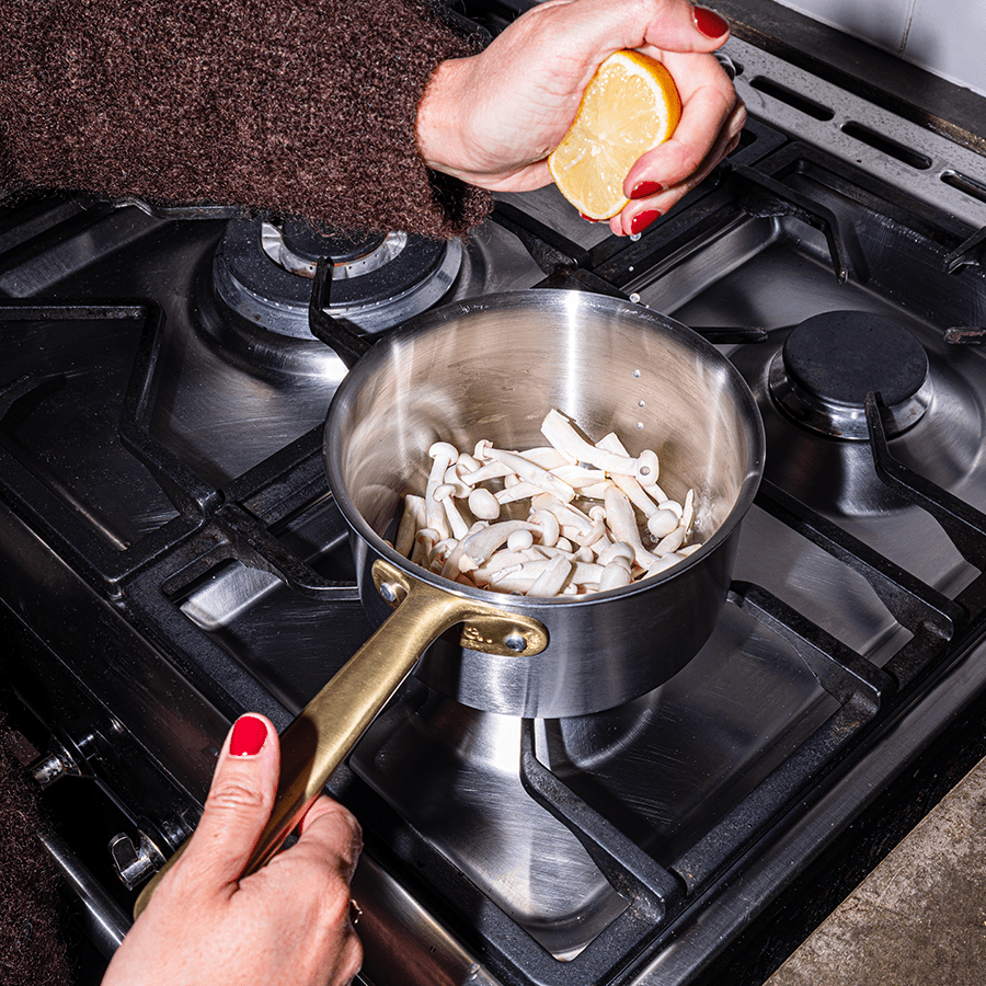 La casserole parfaite en inox, manche doré - 16 cm