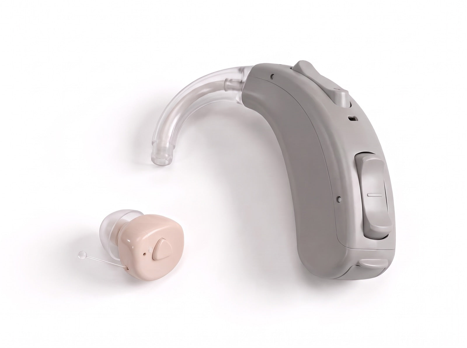 CLARIA Pro junto a un audífono retroauricular clásico